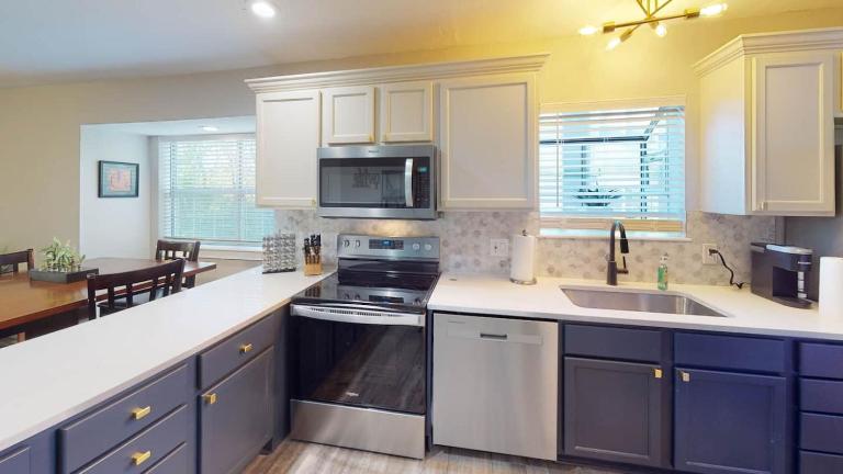 Beautiful Condo, Steps from Table Rock Lake & SDC - Bed and Breakfast Branson