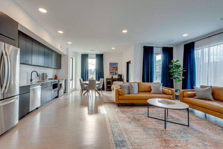 Boutique Condo on Nashville's Riverfront- EVE #201 - B&B Nashville