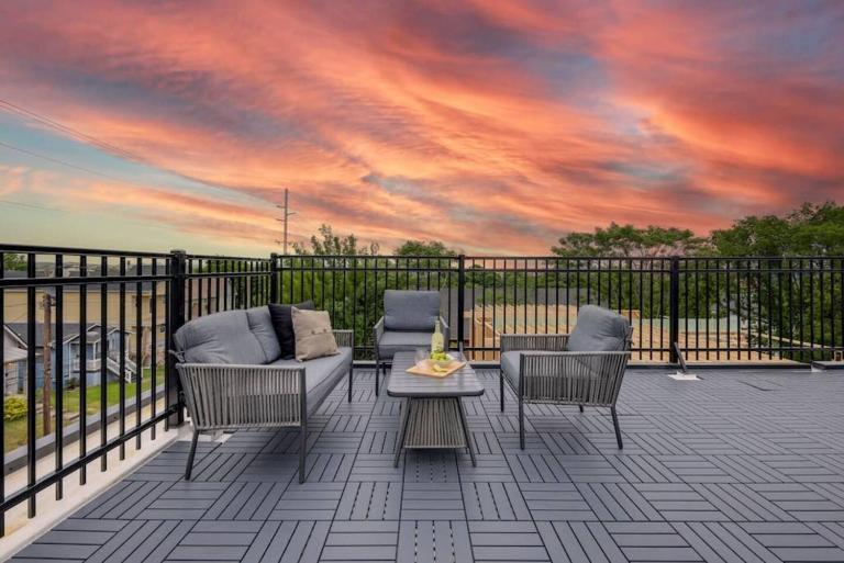 Skyline Luxury - Rooftop Deck- King Suites-Garage - B&B Nashville