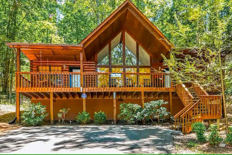 Playin Hookie - B&B Sevierville