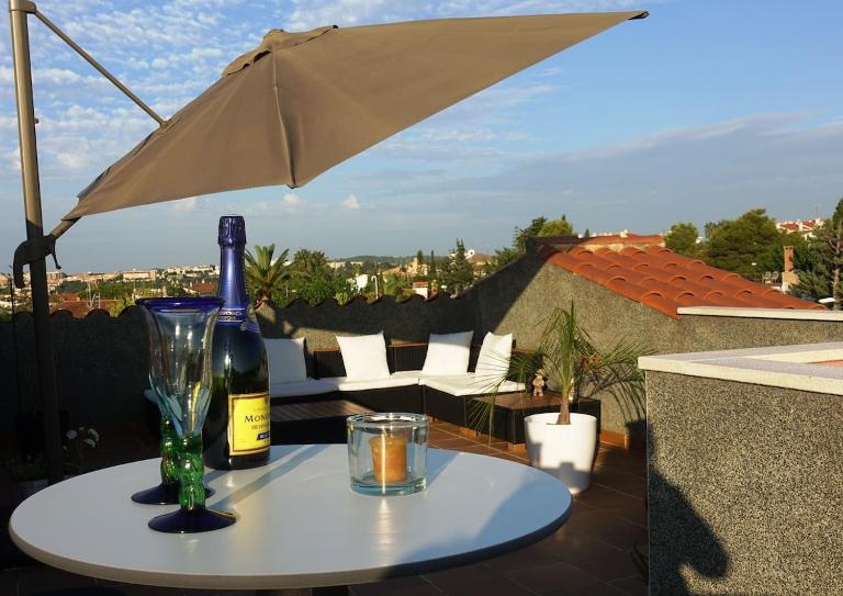 Lovely Villa Moyre wonderful sights to the sea - Chambres d'hôtes Torredembarra