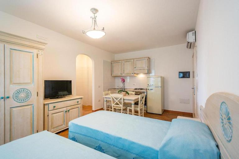 Charming Baia Marina Apartments with Stunning View 1 bedroom apartment sleeps 4 - Bed and Breakfast Orosei