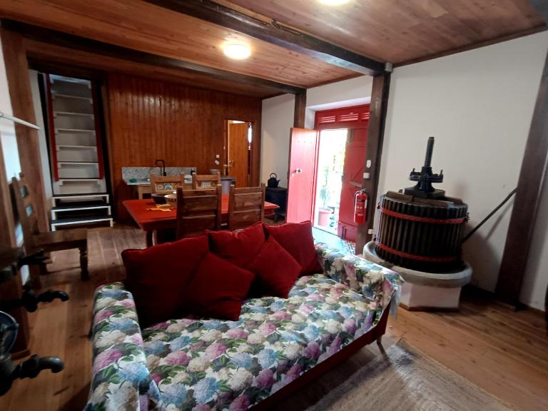 Um quarto da Casa do Monte Adega - B&B Água de Alto