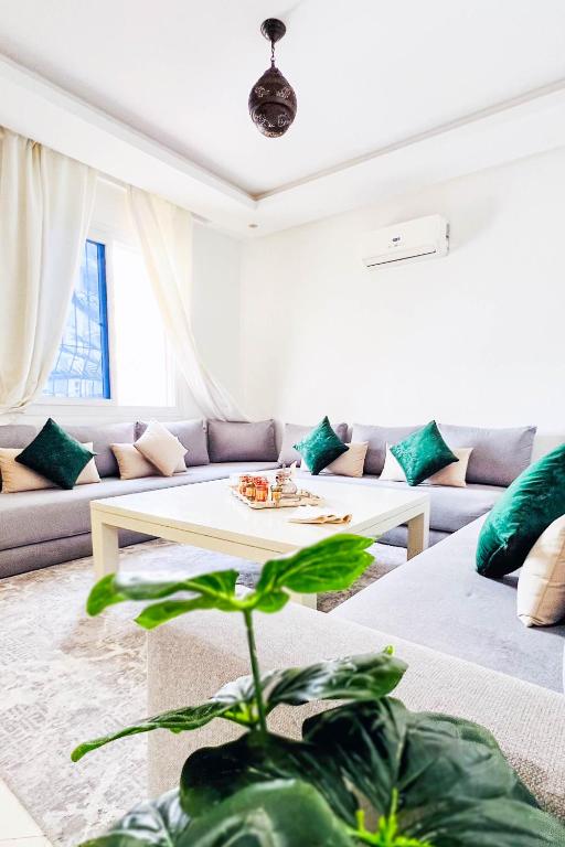 Cozy Beach Retreat-10 Min to Ocean-Fast Wi-Fi & AC - B&B Agadir