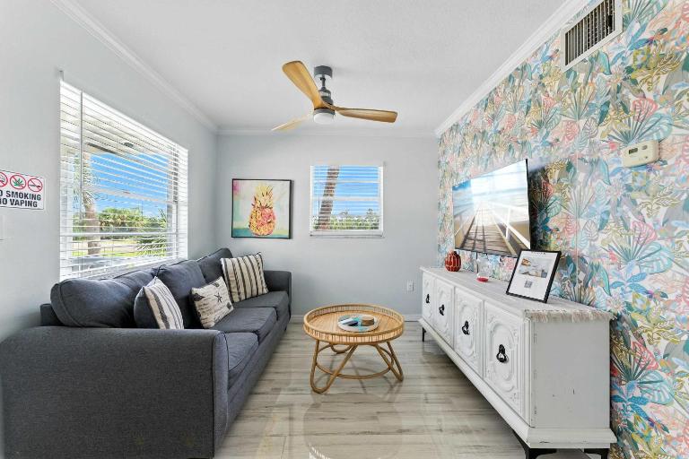 Minutes to Anna Maria - Canal Hangout Onsite Apartment - B&B Bradenton