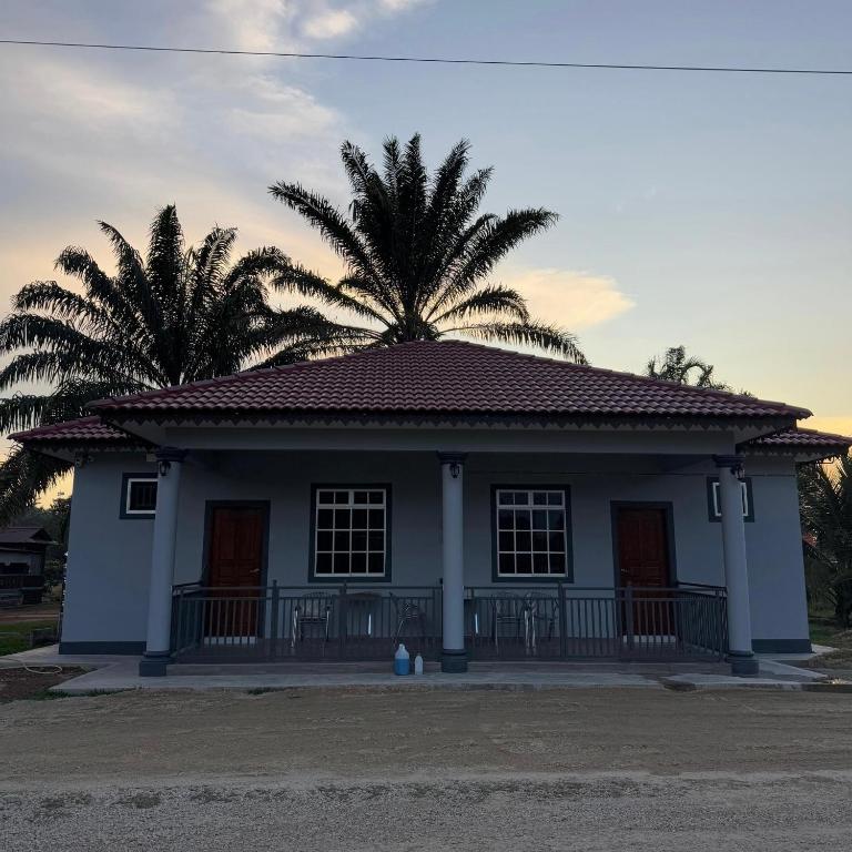 Homestay Lot 9333 Inn - B&B Gerisek