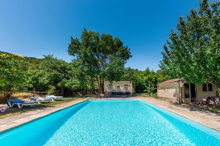 La Bouscarle - Jardin et Piscine Privée - Bed and Breakfast Châteaudouble