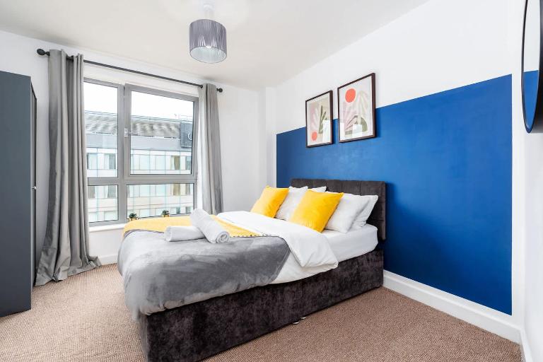 2 Bedroom Apartment with 4 Single Beds and Gated Parking, Sheffield - Chambres d'hôtes Sheffield
