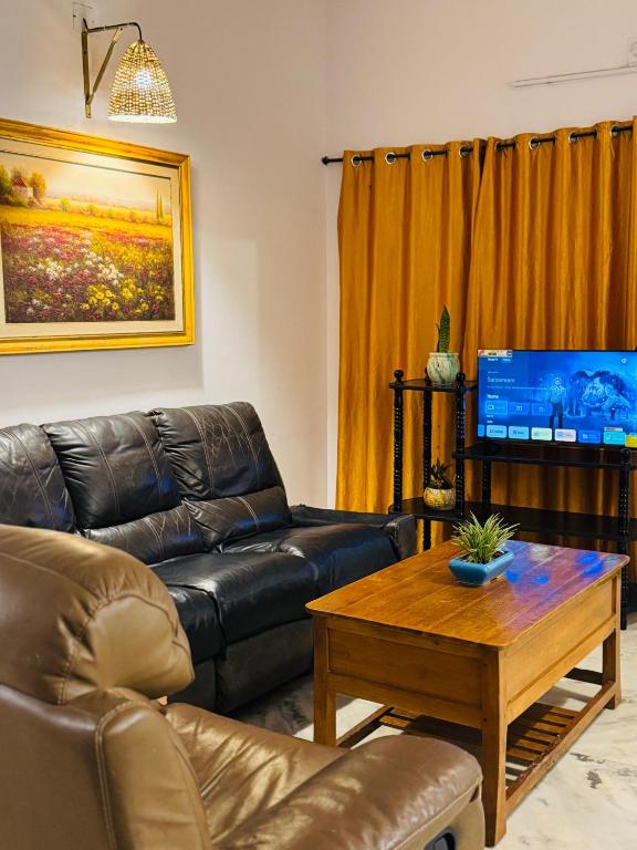 THE CLIFF FORT , private entire bunglaow at varkala cliff - Bed and Breakfast Varkkallai