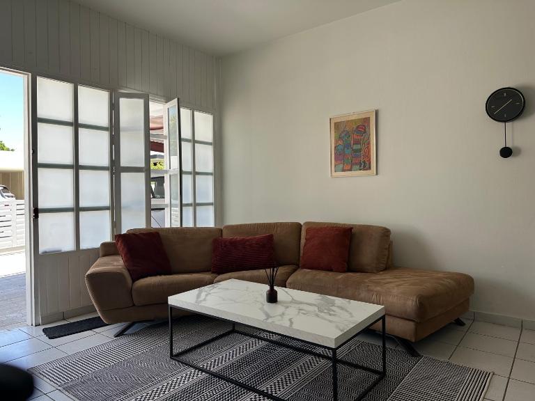 White House with Garden and BBQ in Strovolos - B&B Nicosia