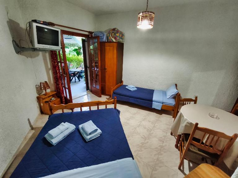 Akrata Golden Beach House 3 - Chambres d'hôtes Aíyira