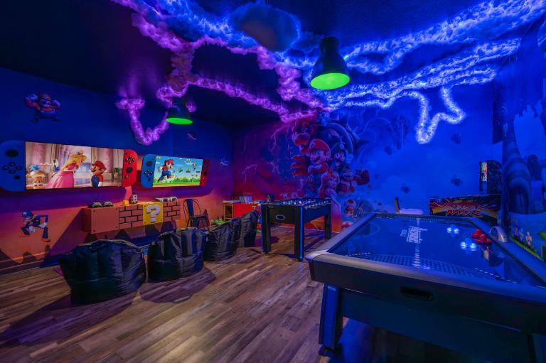 9 Bedroom 5 Bathroom Villa Immersive Activities Arcade Theatre Sleeps 24 - Ferienwohnung Davenport