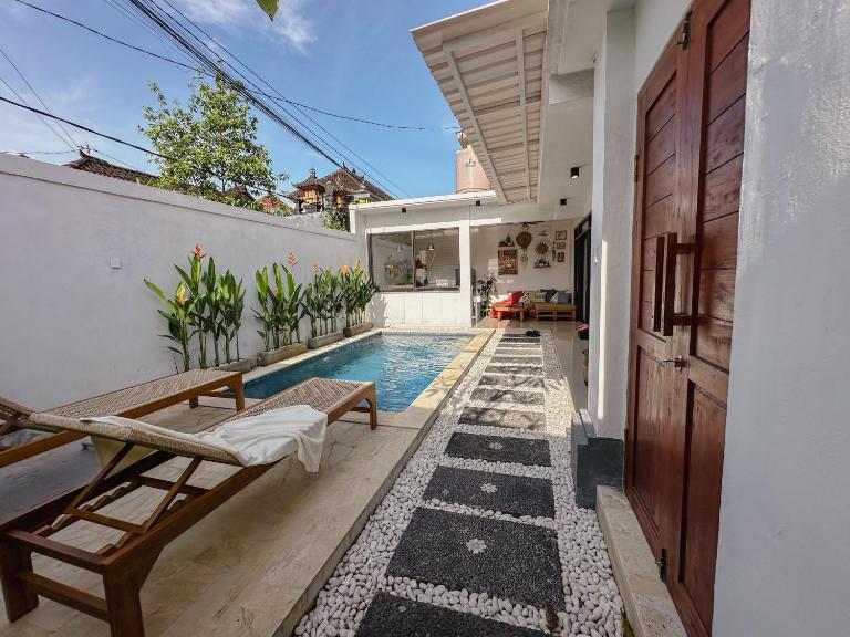 Tranquil 2BR Villa with Pool - B&B Kerobokan