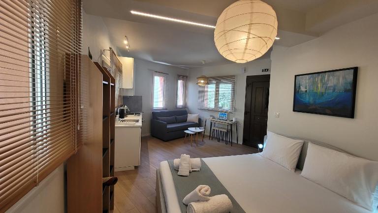The Olive Nest - Cozy & Modern Studio - B&B Kavála
