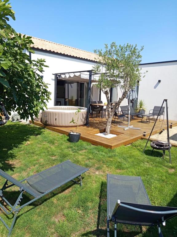 Zéphyr - Maison 3 Chambres avec jacuzzi - Proche aéroport et Nantes - B&B Bouguenais