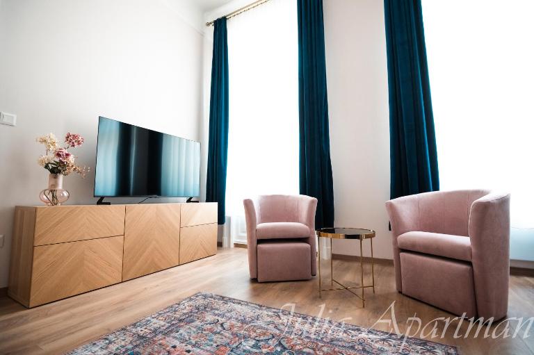 JULIA Apartman - 2 bedrooms, 2 bathrooms, 90 sqm - B&B Budapest