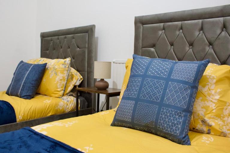 Green Corner House Sleeps 6 & Free Parking - B&B Nottingham