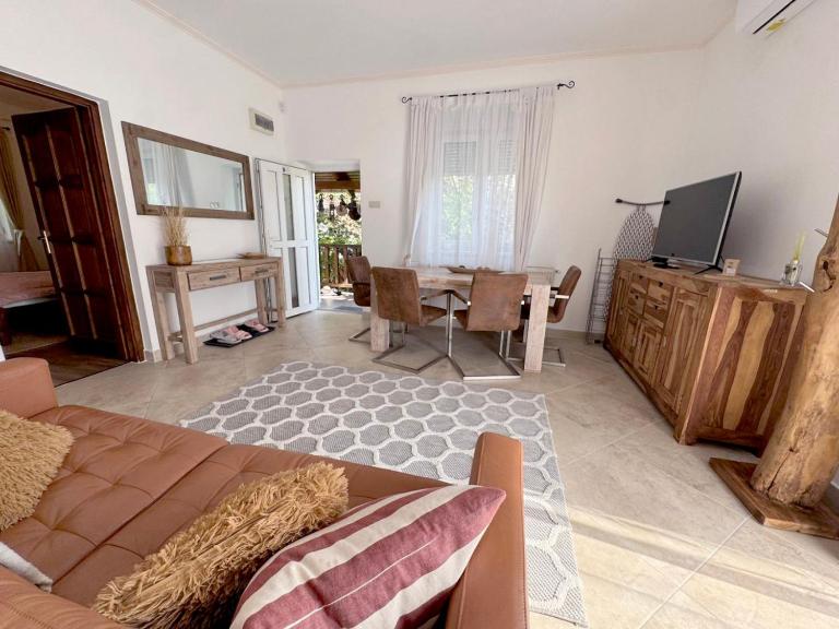 Full 2BDR Garden House near to Downtown Metro Free Parking - Bed and Breakfast Boedapest