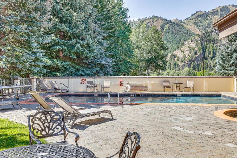 Mtn-View Balcony! Walkable Ketchum Condo - B&B Ketchum