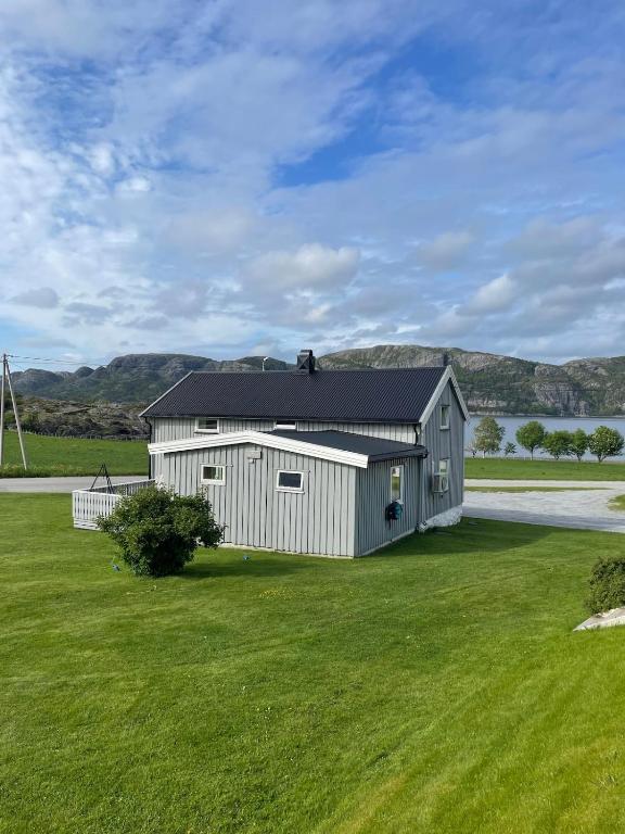 Flott feriehus ved sjøen - Ferienwohnung Sumstad