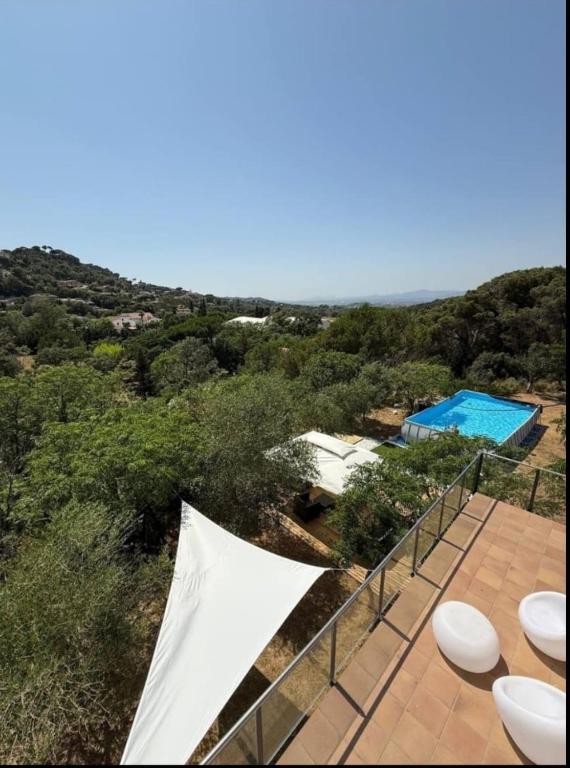 Large house surrounded by nature - B&B Vilanova de la Roca