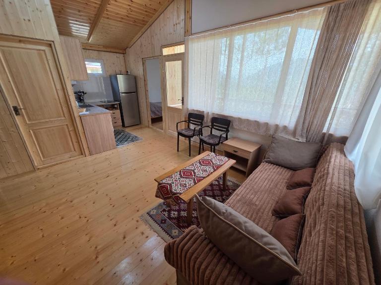 Kontsikho Cottage in Mukhli - Bed and Breakfast Ambrolaoeri