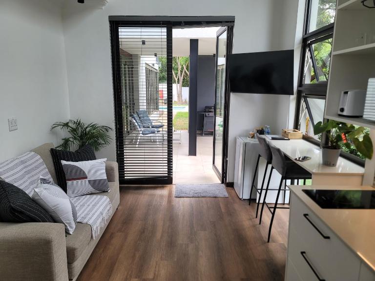 The Cottage in Secured Estate - Bed and Breakfast Pretoria