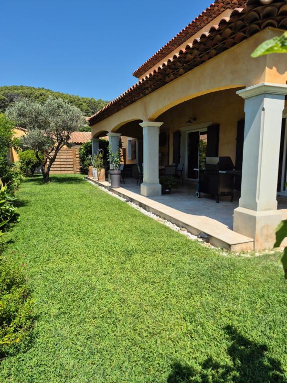 Villa au pied d'une colline - Ferienwohnung La Farlède