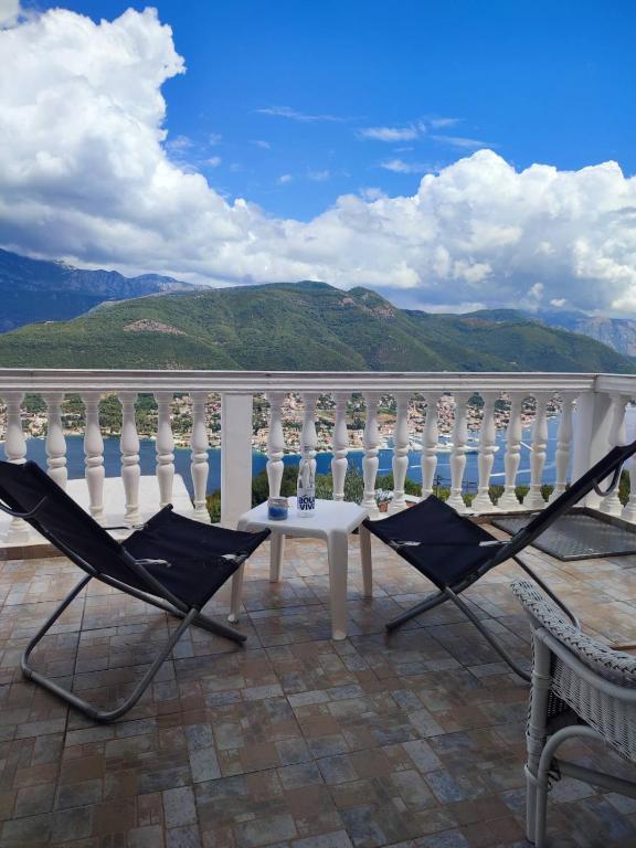 Holiday home with bay view - B&B Herceg Novi