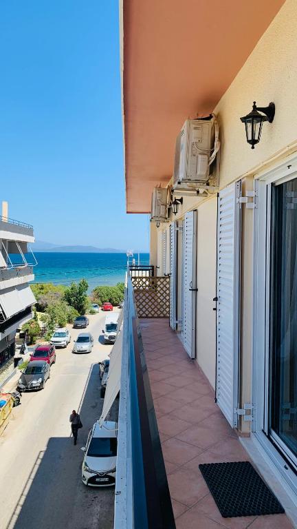 Sea View Apartments, 60m to Beach, Balcony - Bed and Breakfast Artémida