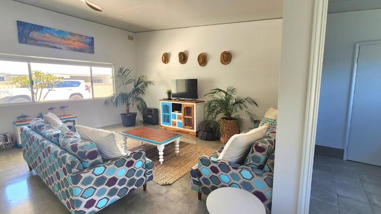 Beach Bum Bungalow 1- WIFI, Short walk to the beach - B&B Busselton