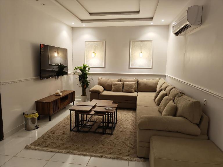 Luxury apartment, 3 bedrooms, living room, kitchen - B&B Jedda