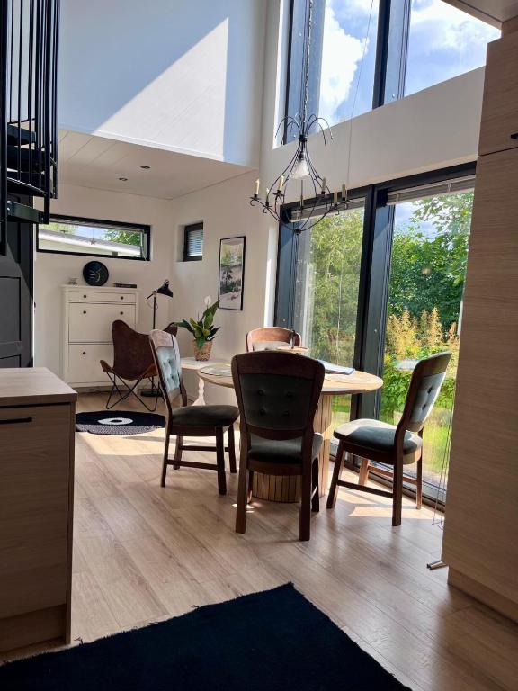 Uusi, ilmastoitu ja valoisa 4 hlö huoneisto omalla sisäänkäynnillä - B&B Joensuu