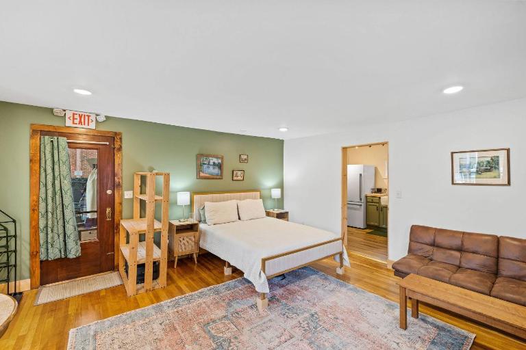 Charming 1 Bedroom on Main St. - Bed and Breakfast Old Forge