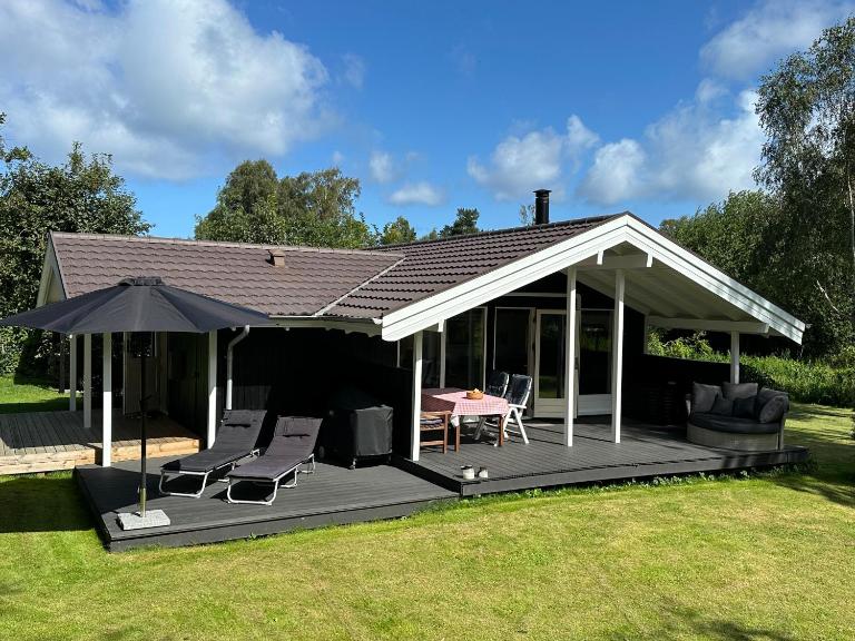 Idyllic Cabin close to Beach & Amazing Nature - B&B Vejby