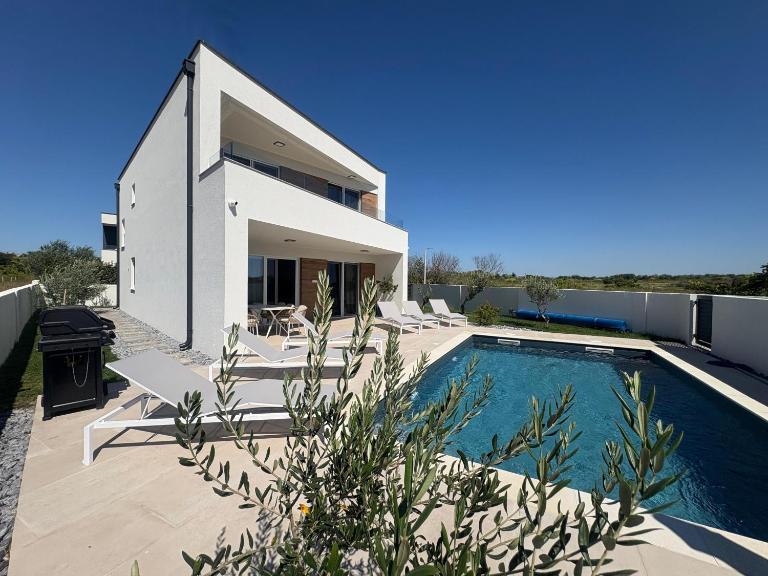 New villa Angelo 2025, family and pet friendly - Chambres d'hôtes Privlaka