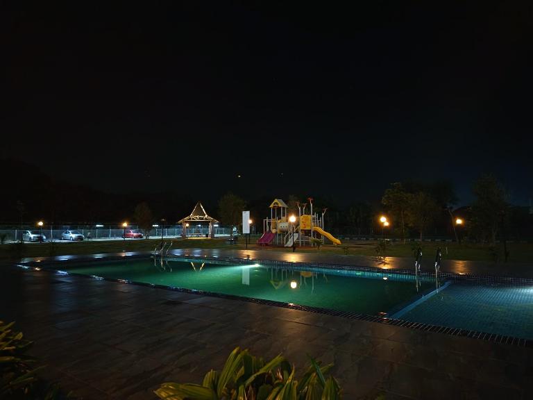 Kemaman KondoRoomStay SwimPool,Gym, Chukai Trg Private - Bed and Breakfast Cukai