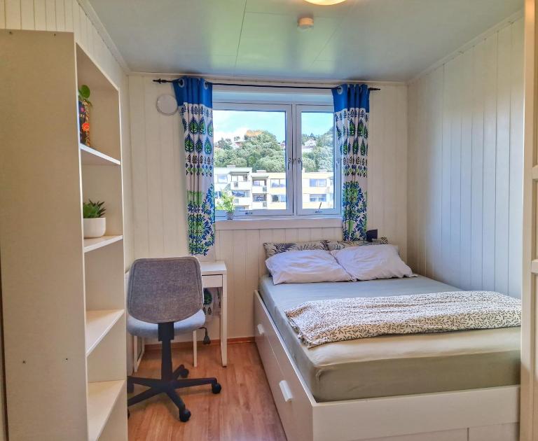 Private Room in a shared Apartment with Mountain Views & Greenery - Chambres d'hôtes Trondheim