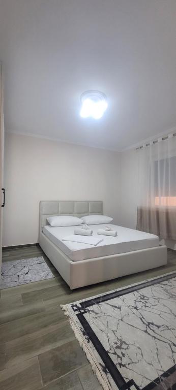 Maxhari Apartments - Bed and Breakfast Pogradec