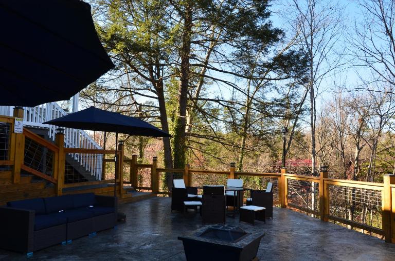 Honeycombs Suite with Hot Tub! Pigeon Forge TN - B&B Pigeon Forge