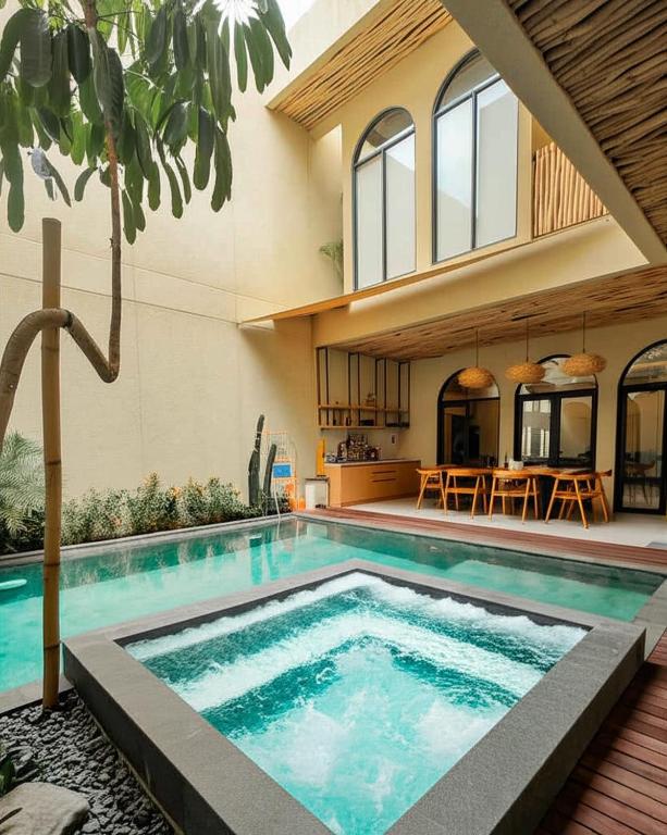 Cottonwood Villa Magnolia B - Jacuzzi Billyard BBQ - B&B Bandung