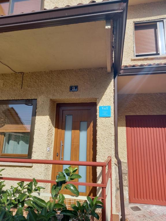 Chalet Avenida El Barraco Avila - Ferienwohnung El Burgo