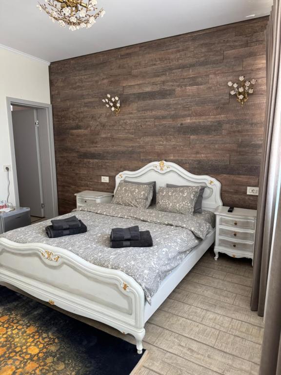 Antique Charm Home SPA&FUN - B&B Râşnov
