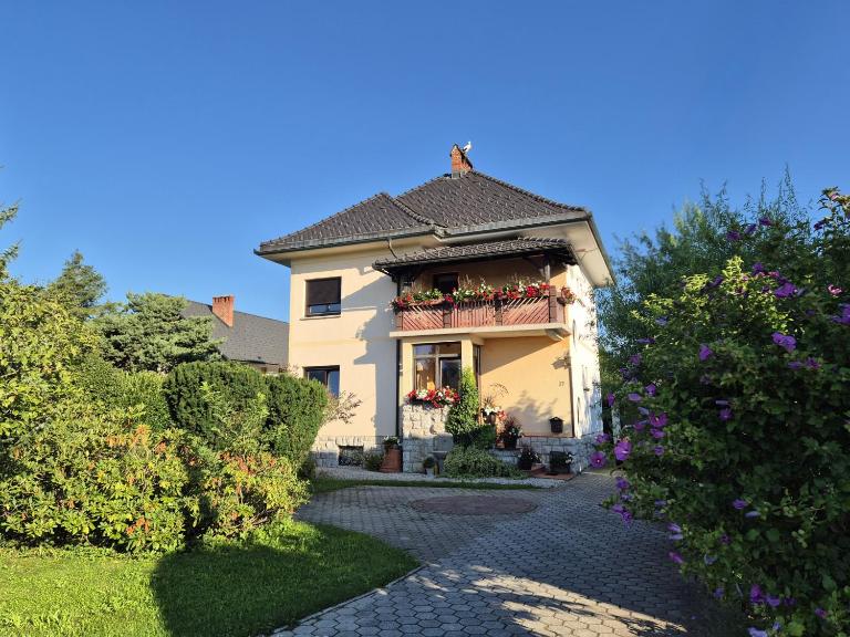 Vila Moka near Bled - Entire House with Garden, Grill & Free Parking - Chambres d'hôtes Lesce