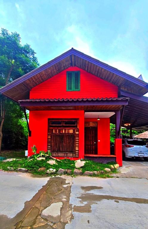 คีรีนคร บางพระ รีสอร์ท - B&B Ban Huai Kum
