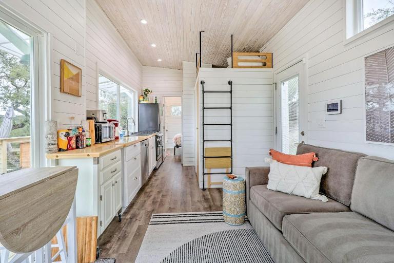 Updated Texas Tiny Home Rental on Lake Travis - Chambres d'hôtes Spicewood