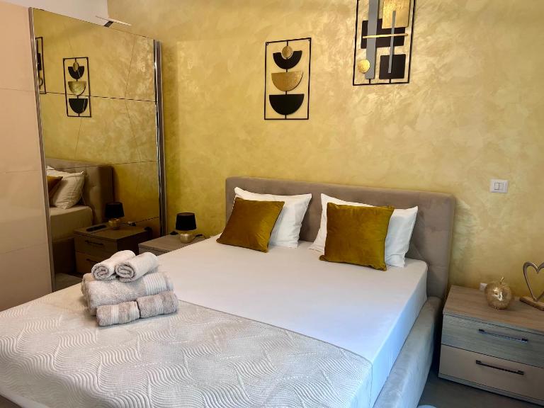 Biby Luxury Apartament - Bed and Breakfast Ploieşti