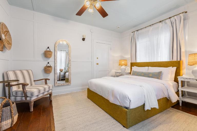 THE GATO ROOM at Inn on Fleming Key West! - Bed and Breakfast Key West