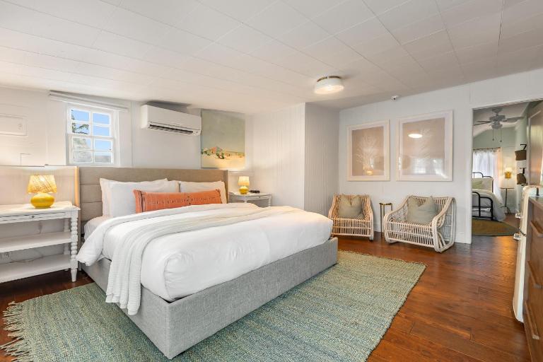 THE CORNISH SUITE at Inn on Fleming Key West! - Bed and Breakfast Key West