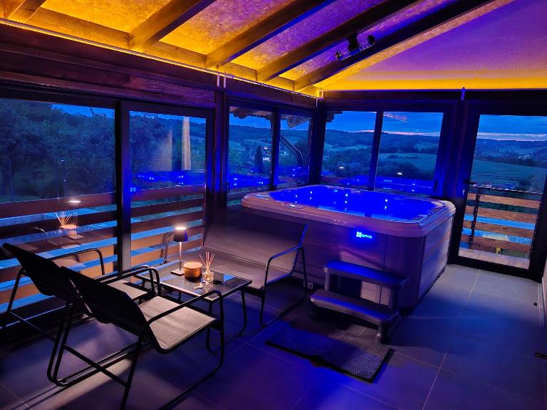 Natura Lux Holiday House with Pool and Jacuzzi - B&B Veliko Trojstvo